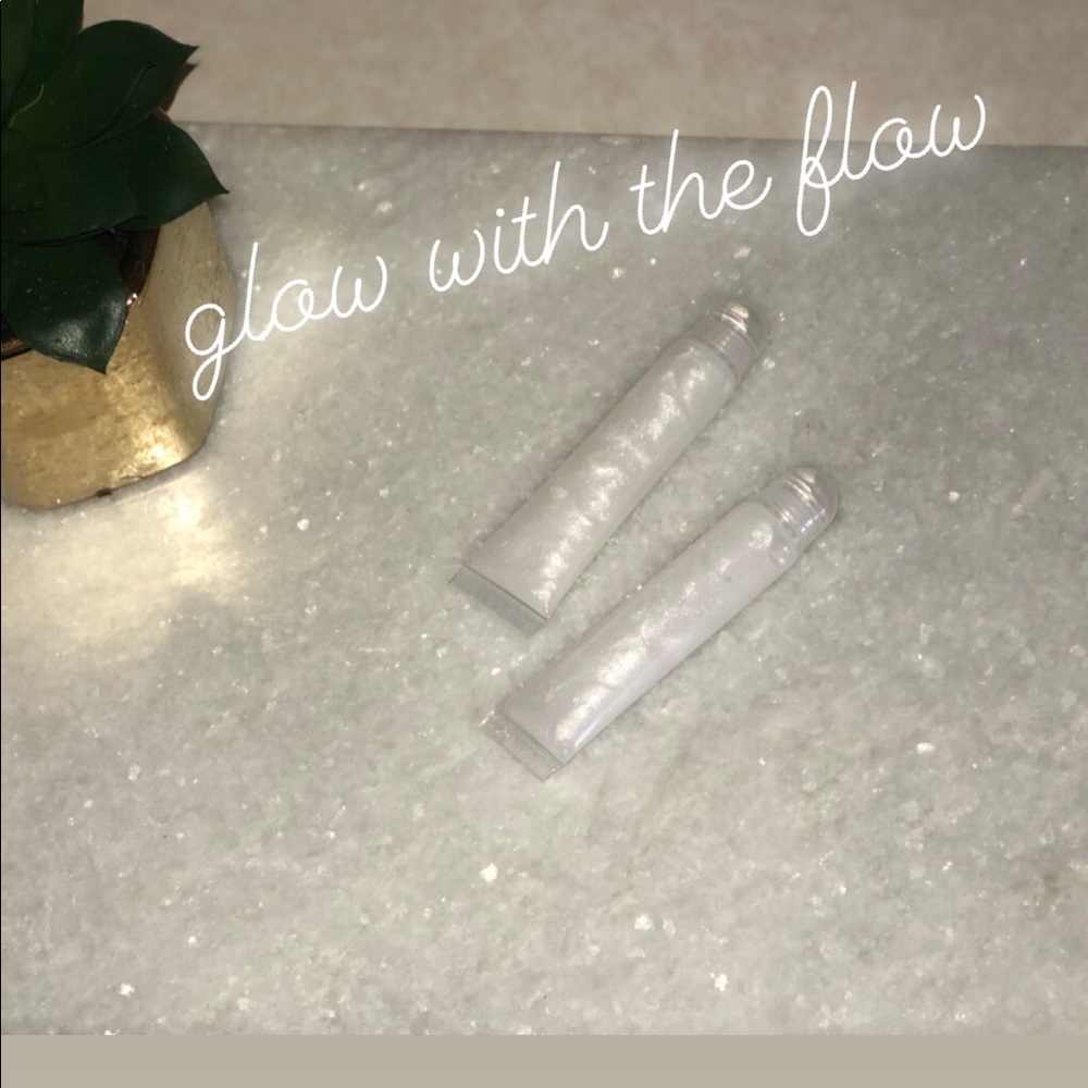 Clear sparkly lipgloss